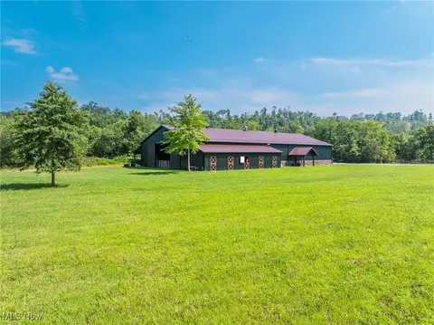87103 Plum Run Rd, Uhrichsville, OH 44683