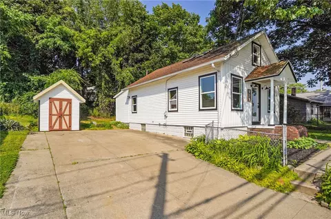 935 Portage Lakes Dr, Portage Lakes, OH 44319