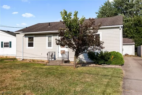 371 Brandtson Ave, Elyria, OH 44035