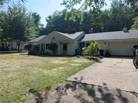 1832 Meadows Rd, Madison, OH 44057