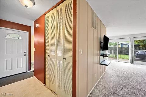Entry Way - 525 Beeler Dr, Berea, OH 44017 photo 3 of 4