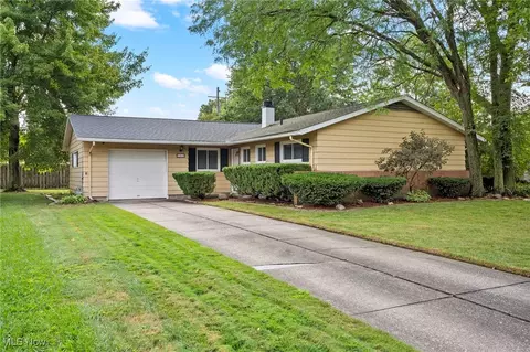 525 Beeler Dr, Berea, OH 44017