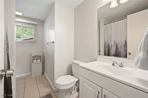 Bath - 525 Beeler Dr, Berea, OH 44017 photo 1 of 3