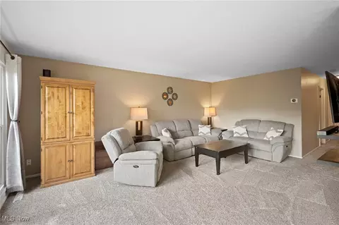 Living - 525 Beeler Dr, Berea, OH 44017 photo 3 of 5