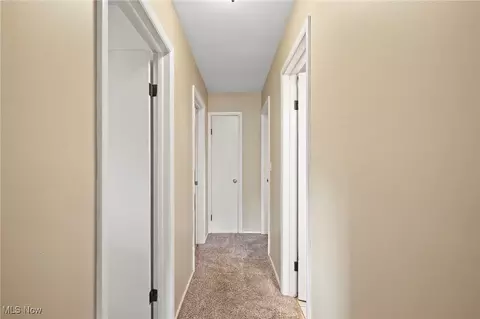 Entry Way - 525 Beeler Dr, Berea, OH 44017 photo 2 of 4