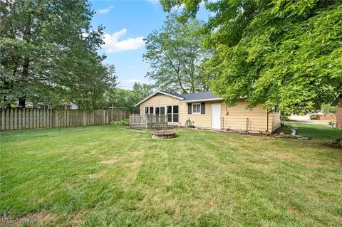Exterior - 525 Beeler Dr, Berea, OH 44017 photo 4 of 7