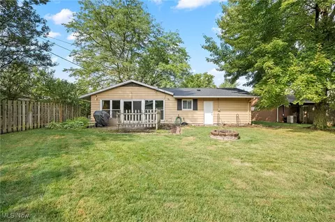 Exterior - 525 Beeler Dr, Berea, OH 44017 photo 5 of 7