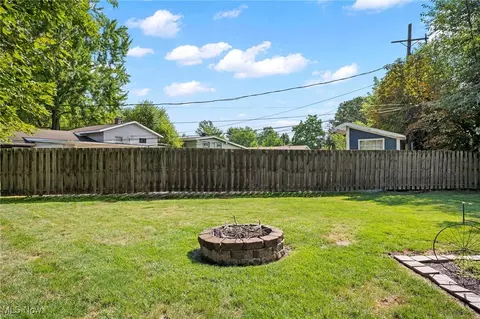 Exterior - 525 Beeler Dr, Berea, OH 44017 photo 7 of 7