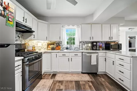 Kitchen - 2011 E 52nd St, Ashtabula, OH 44004 photo 1 of 2