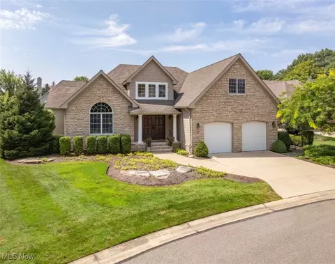 95 Nantucket Ct, Bratenahl, OH 44108