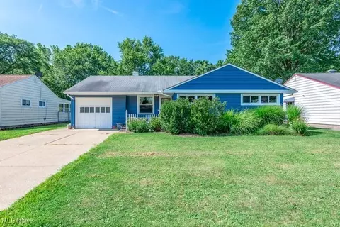 9355 Newkirk Dr, Parma Heights, OH 44130