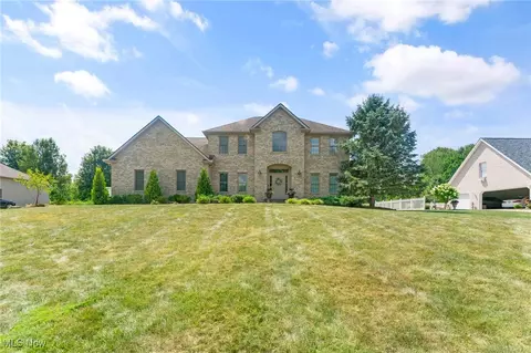 8518 Ivy Hill Dr, Poland, OH 44514
