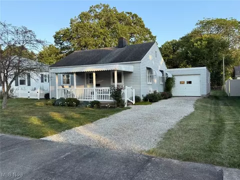 242 Lewis Ave NW, New Philadelphia, OH 44663