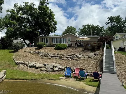 1296 NE River Rd, Lake Milton, OH 44429