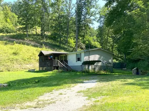 7617 Clay Rd, Looneyville, WV 25259