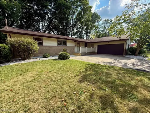 767 Forest Ridge Dr, Youngstown, OH 44512