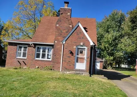 3930 Sunset Blvd, Youngstown, OH 44512