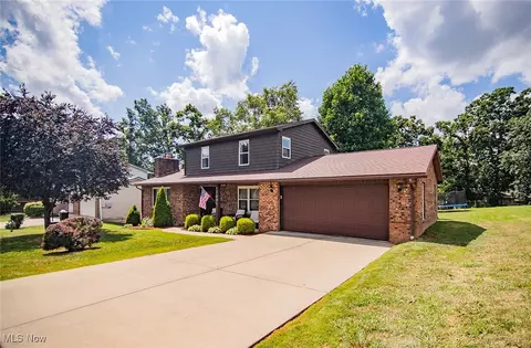 1700 S Hills Dr, Parkersburg, WV 26101