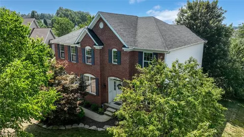 1008 Dalby Cir, Uniontown, OH 44685