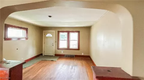 Living - 363 High St, Elyria, OH 44035 photo 2 of 3