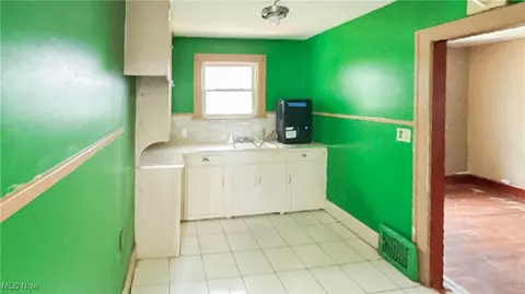 Entry Way - 363 High St, Elyria, OH 44035 photo 2 of 4