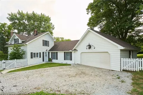 2610 Shade Rd, Akron, OH 44333