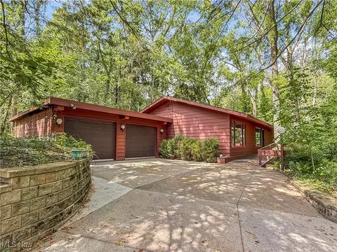 1386 Diller Dr, Wooster, OH 44691