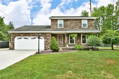 129 Fairmeadow Dr, Youngstown, OH 44515