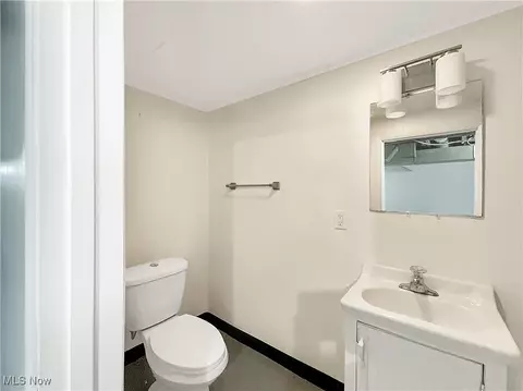 Bath - 30350 Powell Rd, Willowick, OH 44095 photo 4 of 4
