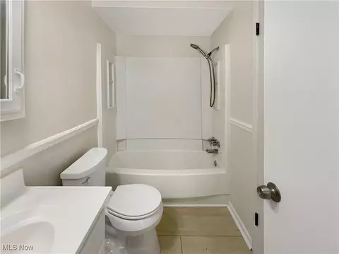 Bath - 30350 Powell Rd, Willowick, OH 44095 photo 2 of 4