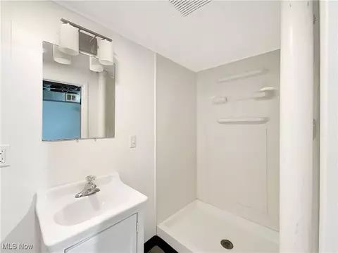 Bath - 30350 Powell Rd, Willowick, OH 44095 photo 3 of 4