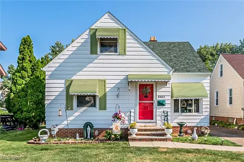 3902 Woodway Rd, Parma, OH 44134