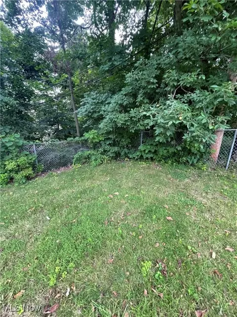 13713 North Dr, Garfield Heights, OH 44105