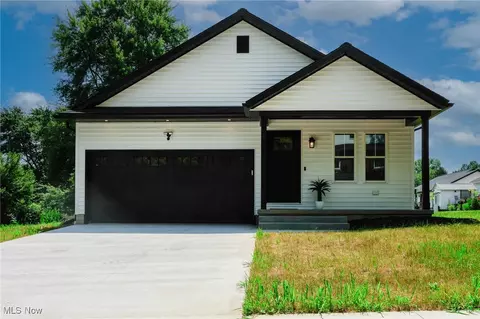 32 E Market St, Marshallville, OH 44645