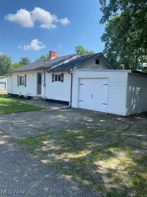 2200 Harmon St NE, Canton, OH 44705
