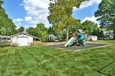 Exterior - 642 Oakridge Dr, Youngstown, OH 44512 photo 4 of 7