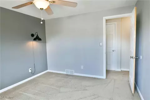 Bedroom - 642 Oakridge Dr, Youngstown, OH 44512 photo 3 of 11