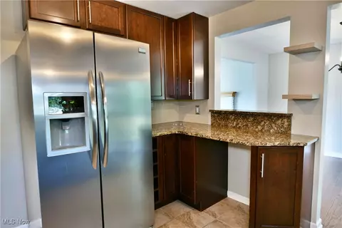 Kitchen - 642 Oakridge Dr, Youngstown, OH 44512 photo 3 of 5
