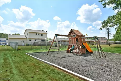 Exterior - 642 Oakridge Dr, Youngstown, OH 44512 photo 6 of 7