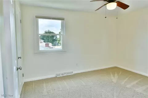 Bedroom - 642 Oakridge Dr, Youngstown, OH 44512 photo 6 of 11