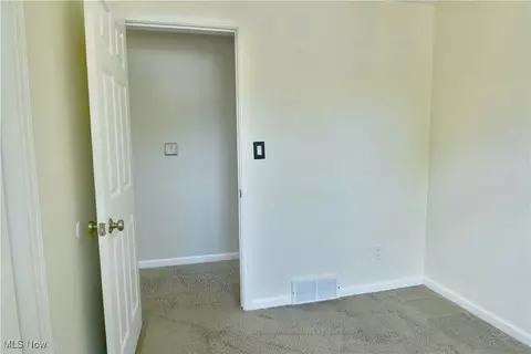 Bedroom - 642 Oakridge Dr, Youngstown, OH 44512 photo 5 of 11