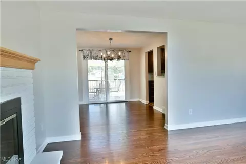 Living - 642 Oakridge Dr, Youngstown, OH 44512 photo 4 of 4