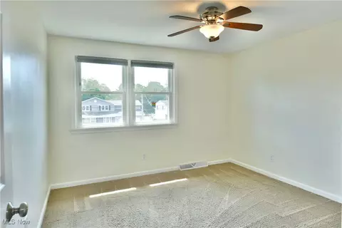 Bedroom - 642 Oakridge Dr, Youngstown, OH 44512 photo 9 of 11