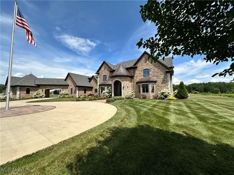 14162 Congress Lake Ave NE, Hartville, OH 44632