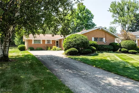 28753 Tudor Dr, North Olmsted, OH 44070