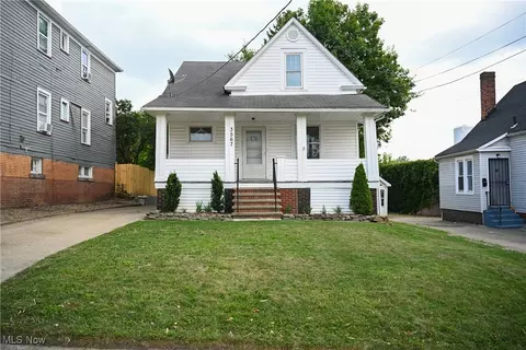 3567 W 61st St, Cleveland, OH 44102
