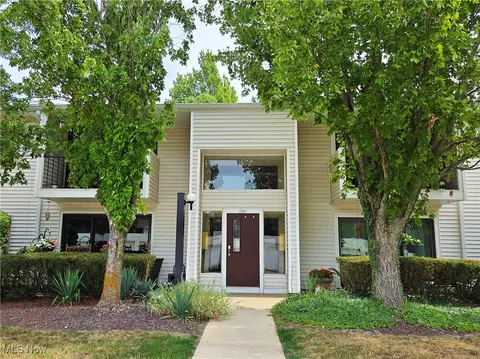 2880 N Bay Dr #N15, Westlake, OH 44145