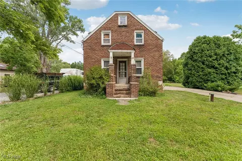 1899 Edwards Dr, Akron, OH 44306