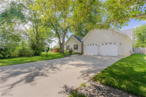 276 Horseshoe Dr, Lagrange, OH 44050 photo 2
