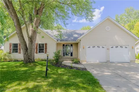 276 Horseshoe Dr, Lagrange, OH 44050